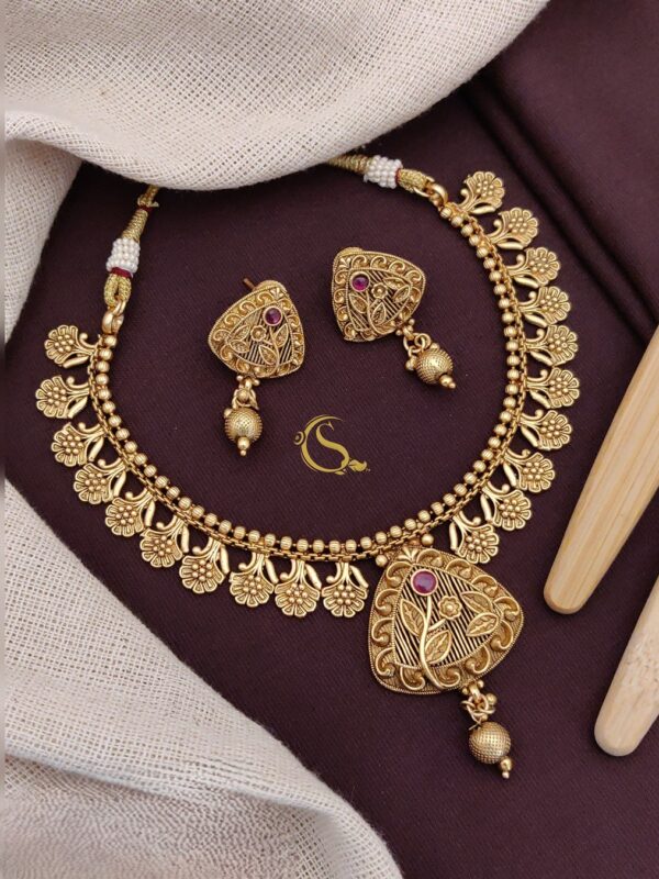 Antique Short Necklace